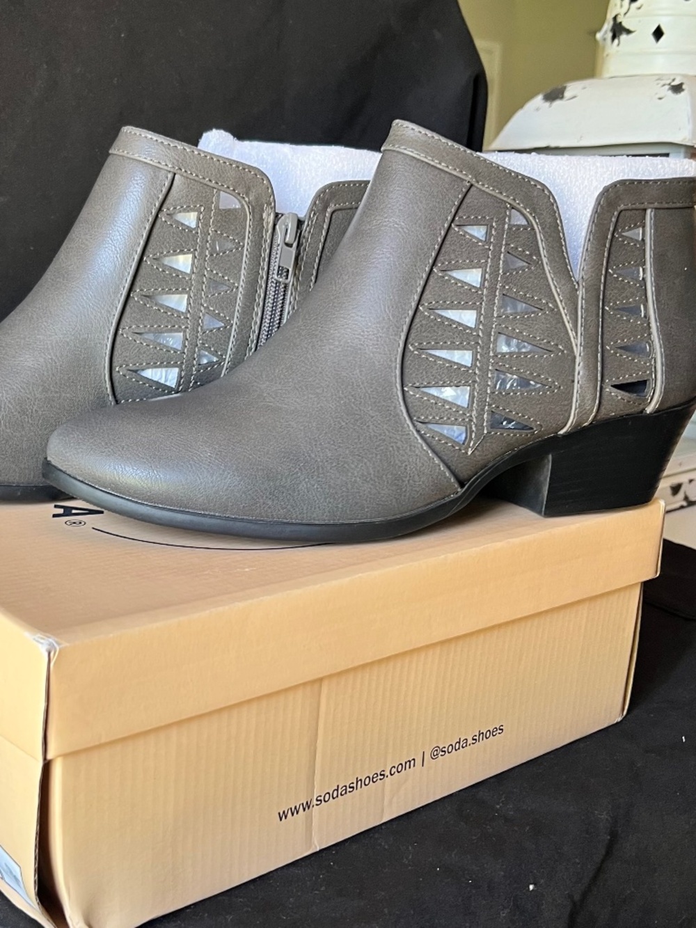 Soda ankle boots NWT